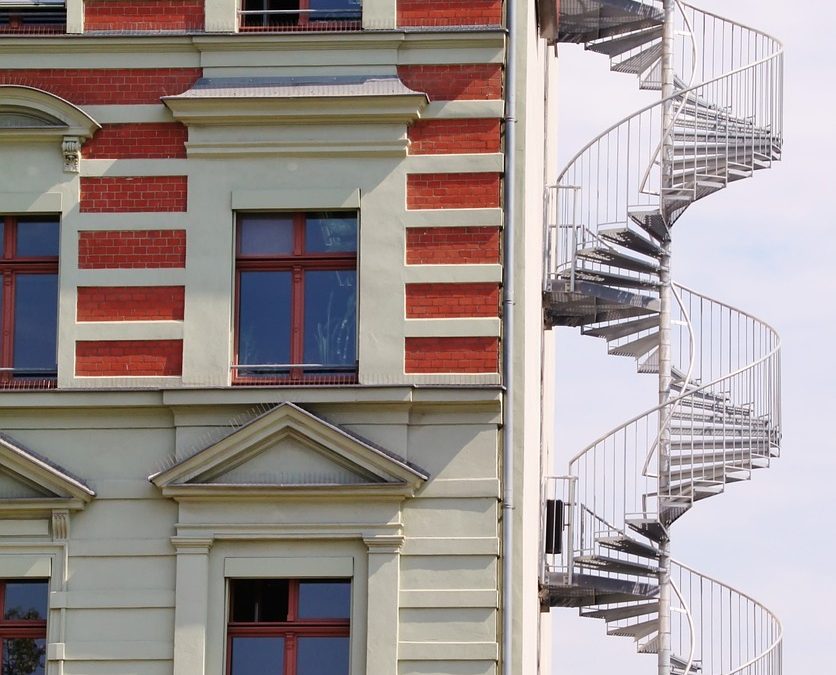 Dinas Damkar Kabupaten Tasikmalaya Selamatkan Korban di Perbukitan